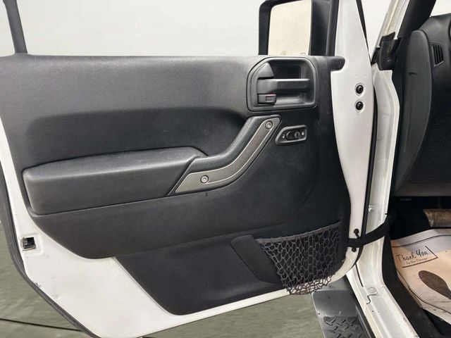 2015 Jeep Wrangler Unlimited 4WD 4dr Sport - 22956375 - 11