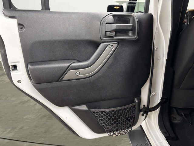 2015 Jeep Wrangler Unlimited 4WD 4dr Sport - 22956375 - 14