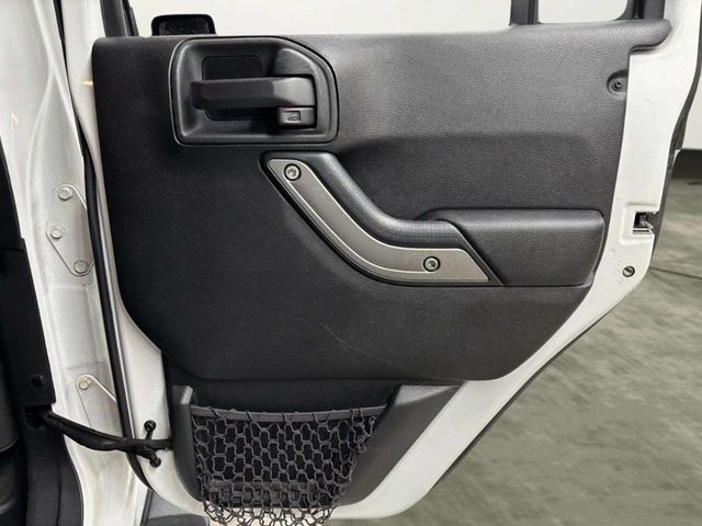 2015 Jeep Wrangler Unlimited 4WD 4dr Sport - 22956375 - 18