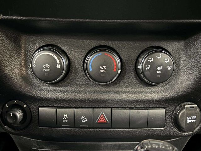 2015 Jeep Wrangler Unlimited 4WD 4dr Sport - 22956375 - 25