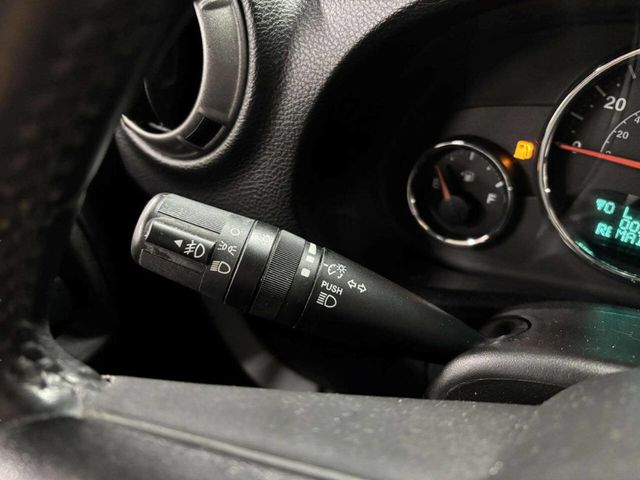 2015 Jeep Wrangler Unlimited 4WD 4dr Sport - 22956375 - 31