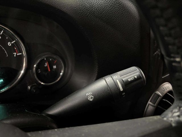 2015 Jeep Wrangler Unlimited 4WD 4dr Sport - 22956375 - 32