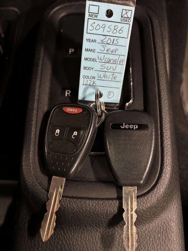 2015 Jeep Wrangler Unlimited 4WD 4dr Sport - 22956375 - 37