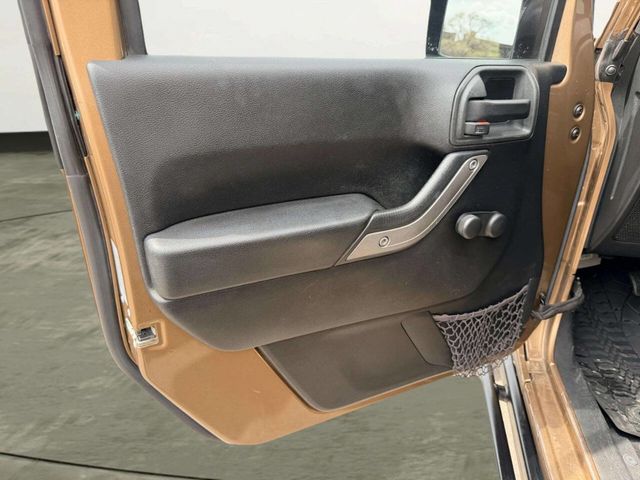 2015 Jeep Wrangler Unlimited 4WD 4dr Sport - 23012253 - 14