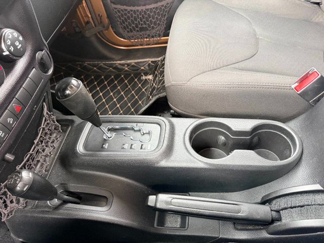 2015 Jeep Wrangler Unlimited 4WD 4dr Sport - 23012253 - 31