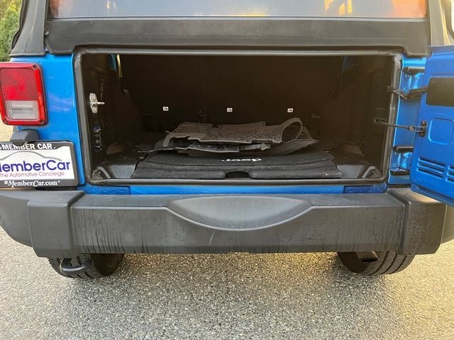 2015 Jeep Wrangler Unlimited 4WD 4dr Sport - 23070738 - 14