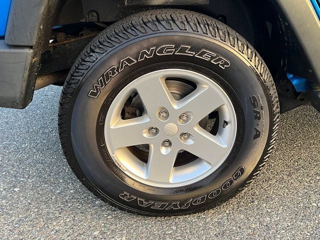 2015 Jeep Wrangler Unlimited 4WD 4dr Sport - 23070738 - 15