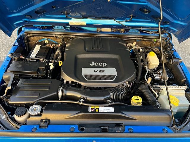 2015 Jeep Wrangler Unlimited 4WD 4dr Sport - 23070738 - 18