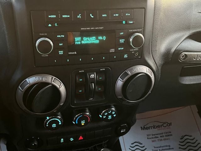 2015 Jeep Wrangler Unlimited 4WD 4dr Sport - 23070738 - 23