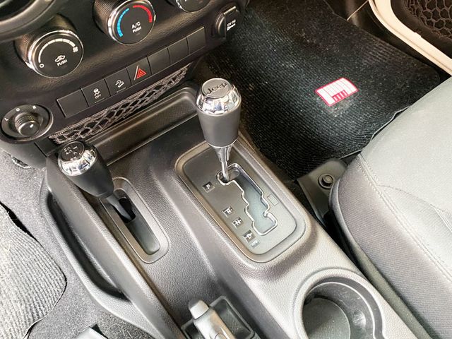 2015 Jeep Wrangler Unlimited 4WD 4dr Willys Wheeler - 22993137 - 10