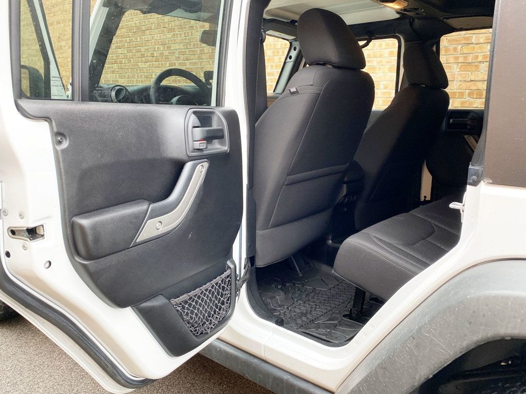 2015 Jeep Wrangler Unlimited 4WD 4dr Willys Wheeler - 22993137 - 11