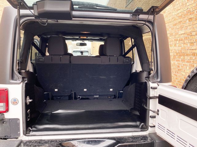 2015 Jeep Wrangler Unlimited 4WD 4dr Willys Wheeler - 22993137 - 13