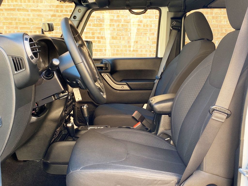 2015 Jeep Wrangler Unlimited 4WD 4dr Willys Wheeler - 22993137 - 17