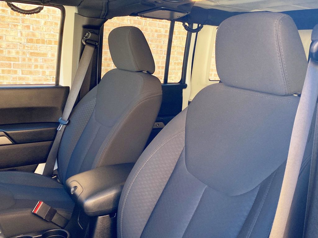 2015 Jeep Wrangler Unlimited 4WD 4dr Willys Wheeler - 22993137 - 18