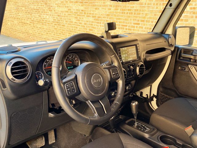 2015 Jeep Wrangler Unlimited 4WD 4dr Willys Wheeler - 22993137 - 19