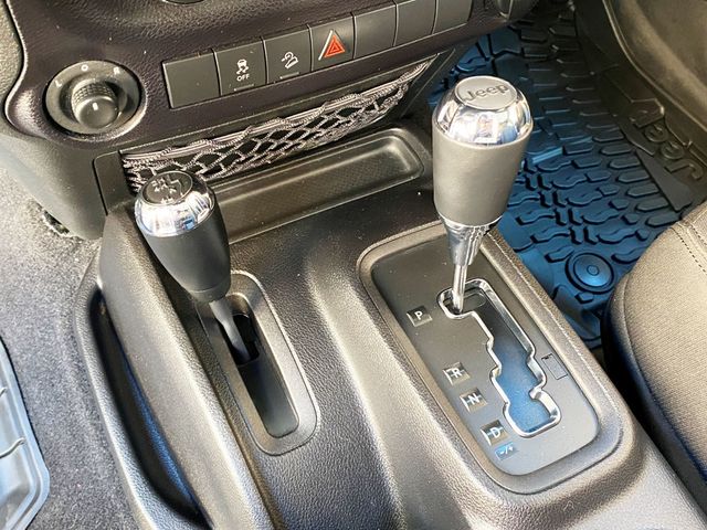 2015 Jeep Wrangler Unlimited 4WD 4dr Willys Wheeler - 22993137 - 29