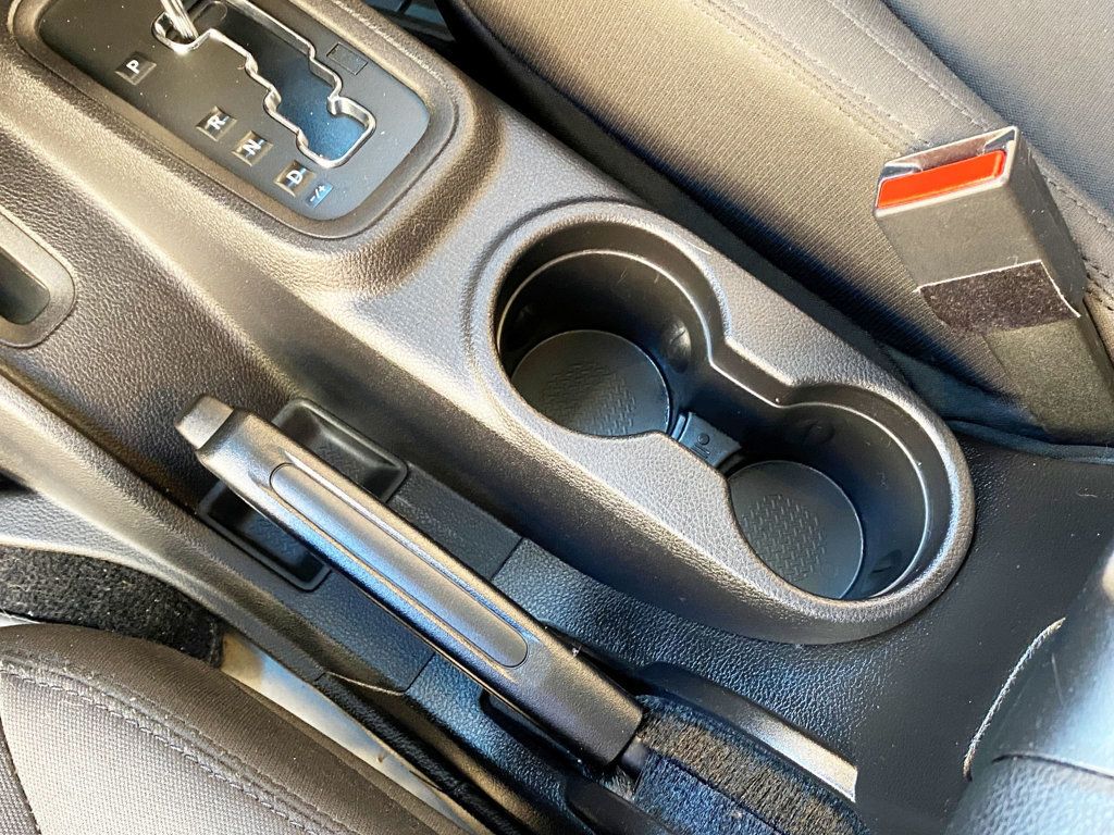 2015 Jeep Wrangler Unlimited 4WD 4dr Willys Wheeler - 22993137 - 30