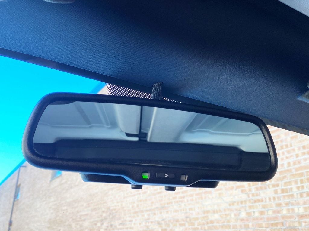 2015 Jeep Wrangler Unlimited 4WD 4dr Willys Wheeler - 22993137 - 32