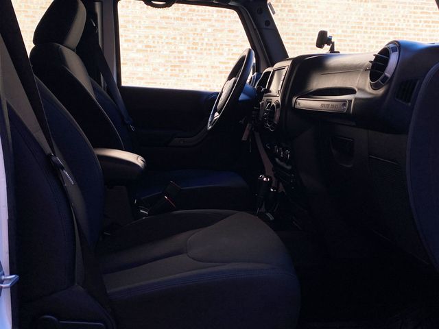 2015 Jeep Wrangler Unlimited 4WD 4dr Willys Wheeler - 22993137 - 34