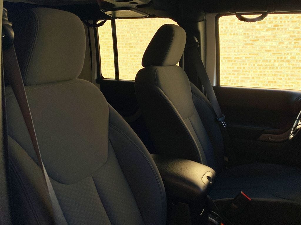 2015 Jeep Wrangler Unlimited 4WD 4dr Willys Wheeler - 22993137 - 35