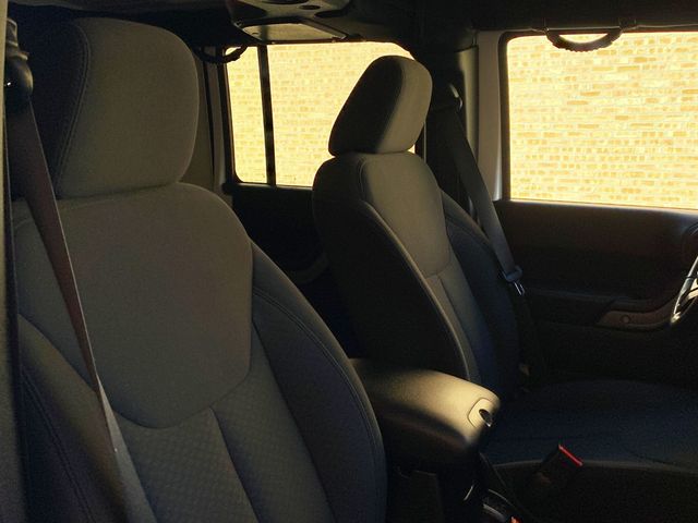 2015 Jeep Wrangler Unlimited 4WD 4dr Willys Wheeler - 22993137 - 35