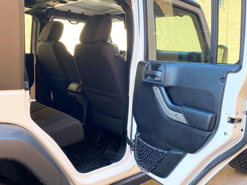 2015 Jeep Wrangler Unlimited 4WD 4dr Willys Wheeler - 22993137 - 38