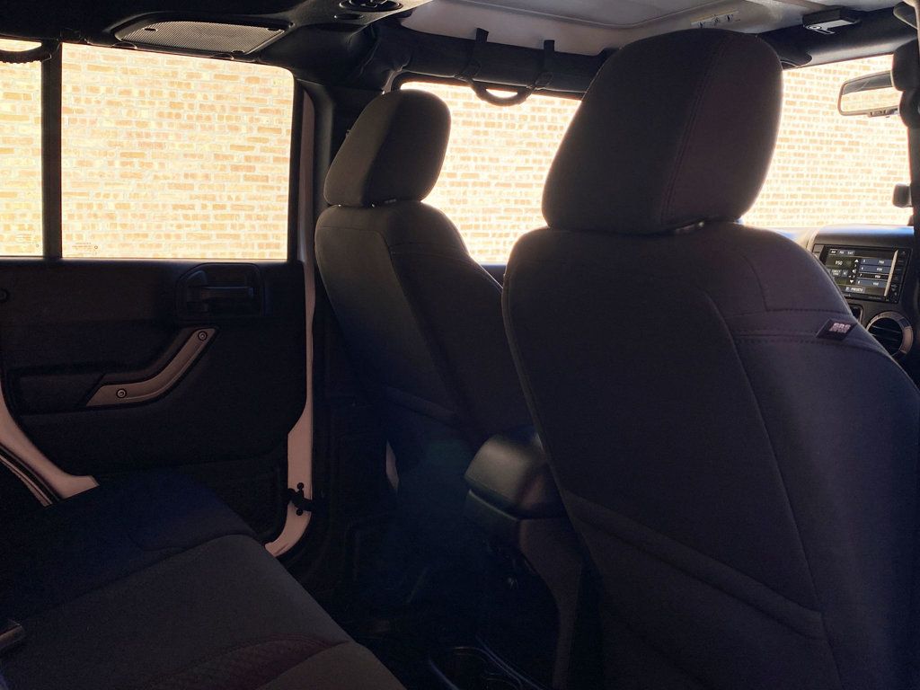 2015 Jeep Wrangler Unlimited 4WD 4dr Willys Wheeler - 22993137 - 39