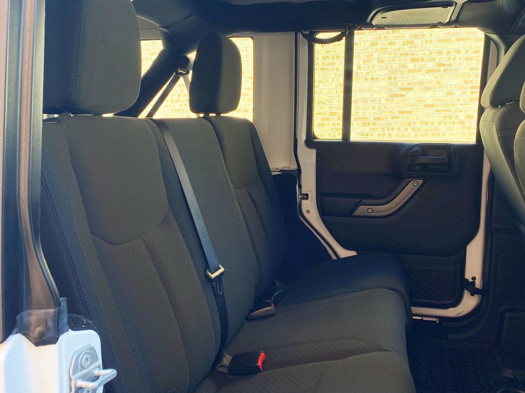 2015 Jeep Wrangler Unlimited 4WD 4dr Willys Wheeler - 22993137 - 40