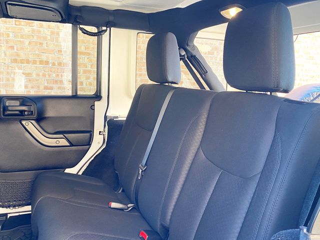 2015 Jeep Wrangler Unlimited 4WD 4dr Willys Wheeler - 22993137 - 43