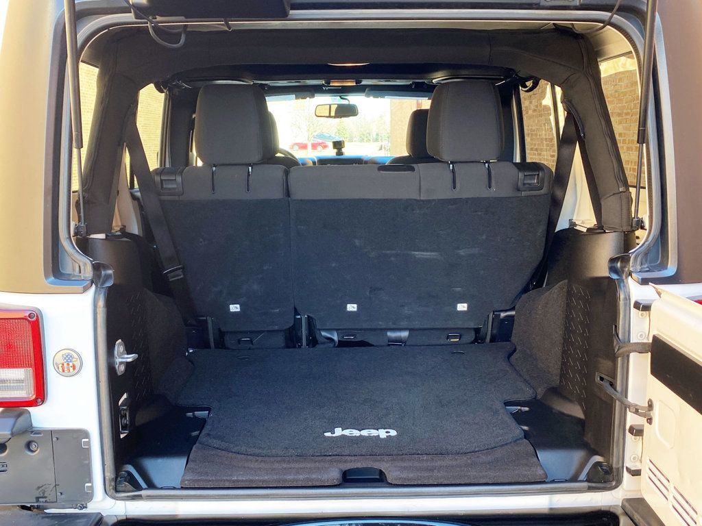 2015 Jeep Wrangler Unlimited 4WD 4dr Willys Wheeler - 22993137 - 46