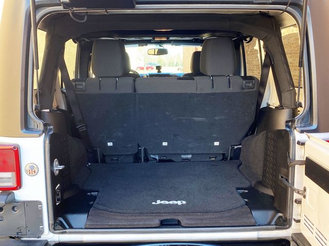 2015 Jeep Wrangler Unlimited 4WD 4dr Willys Wheeler - 22993137 - 46