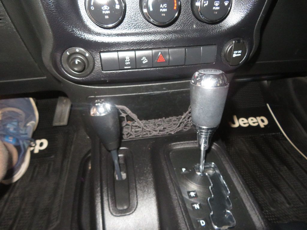 2015 Jeep Wrangler Unlimited EXTRA CLEAN FREEDOM EDITION JEEP WRANGLER LEATHER HARDTOP LIFTED - 22977961 - 38