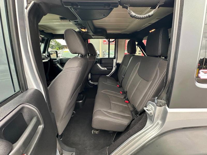 2015 Jeep Wrangler Unlimited Rubicon 4x4 4dr SUV - 22887051 - 18