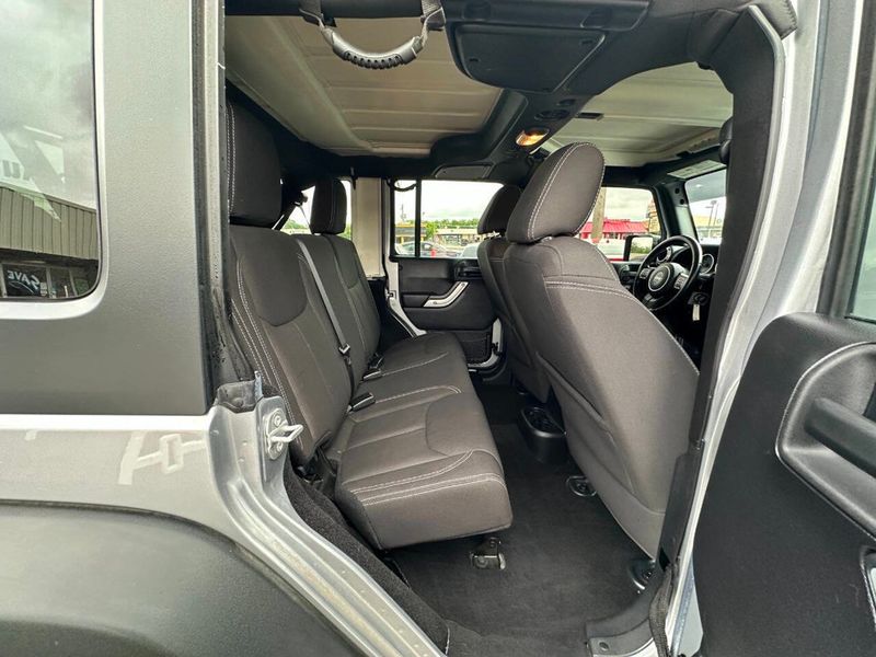 2015 Jeep Wrangler Unlimited Rubicon 4x4 4dr SUV - 22887051 - 23