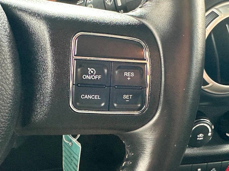 2015 Jeep Wrangler Unlimited Rubicon 4x4 4dr SUV - 22887051 - 34