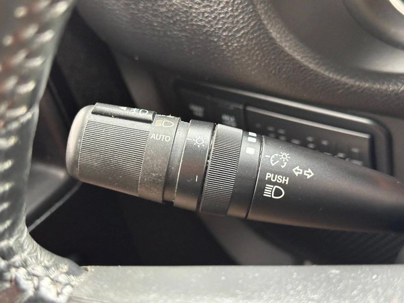 2015 Jeep Wrangler Unlimited Rubicon 4x4 4dr SUV - 22887051 - 36