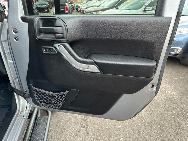 2015 Jeep Wrangler Unlimited Rubicon 4x4 4dr SUV - 22887051 - 58