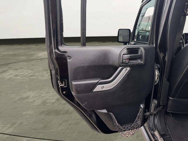 2015 Jeep Wrangler Unlimited Rubicon 4x4 4dr SUV - 23014125 - 11