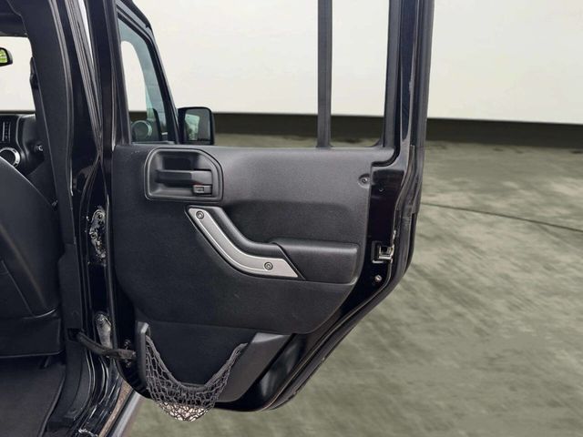 2015 Jeep Wrangler Unlimited Rubicon 4x4 4dr SUV - 23014125 - 15