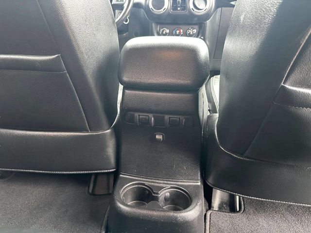 2015 Jeep Wrangler Unlimited Rubicon 4x4 4dr SUV - 23014125 - 19