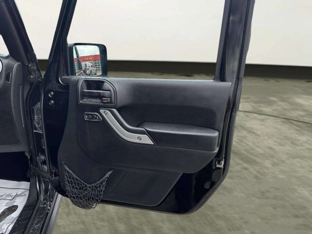 2015 Jeep Wrangler Unlimited Rubicon 4x4 4dr SUV - 23014125 - 21
