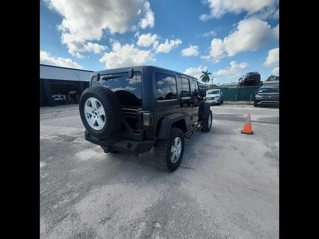 2015 Jeep Wrangler Unlimited Sport - 22961033 - 3