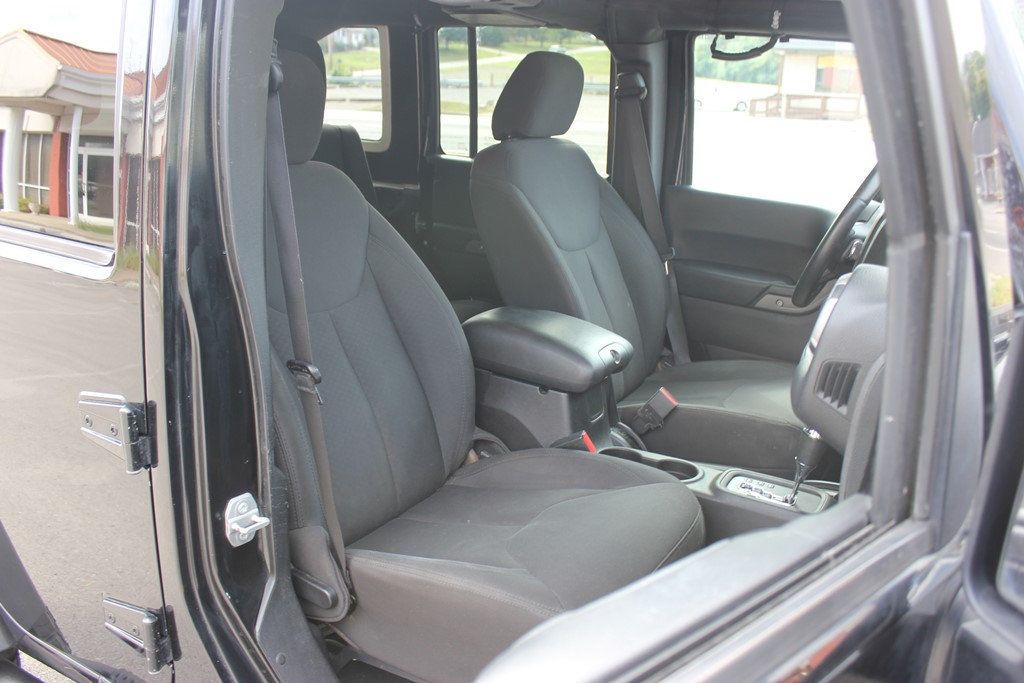 2015 Jeep Wrangler Unlimited Sport photo 3