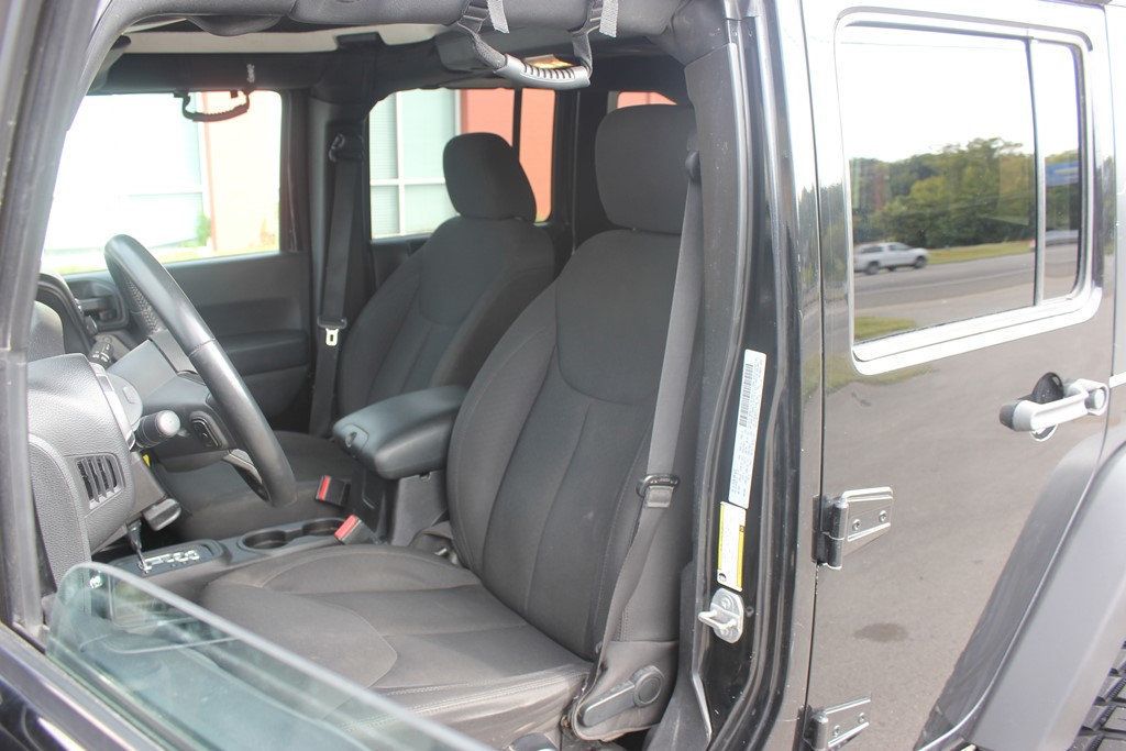 2015 Jeep Wrangler Unlimited Sport photo 4