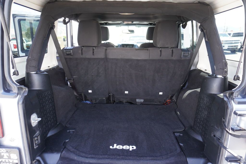 2015 Jeep Wrangler Unlimited Sport - 23051013 - 19