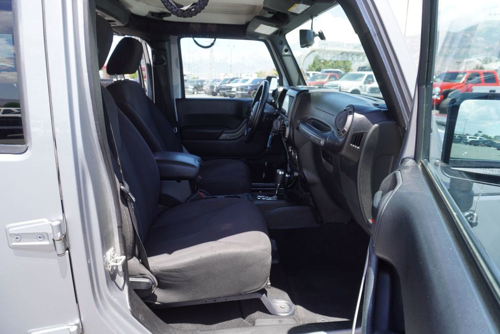 2015 Jeep Wrangler Unlimited Sport - 23051013 - 20