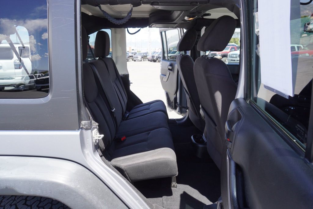 2015 Jeep Wrangler Unlimited Sport - 23051013 - 21