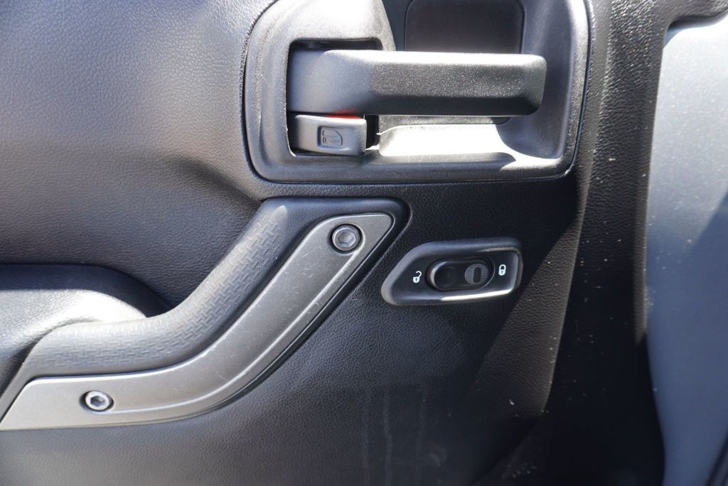 2015 Jeep Wrangler Unlimited Sport - 23051013 - 23