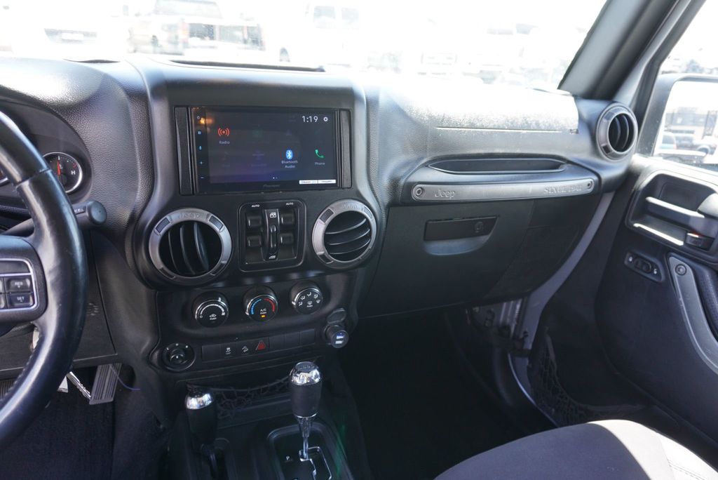 2015 Jeep Wrangler Unlimited Sport - 23051013 - 26