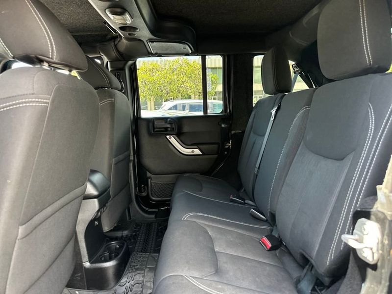 2015 Jeep Wrangler Unlimited Unlimited Rubicon - 22943648 - 14